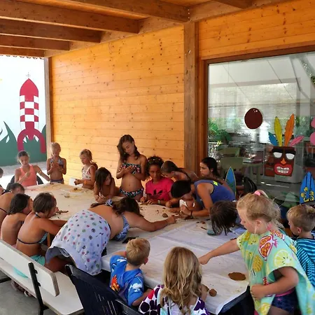 مكان تخييم Riembau